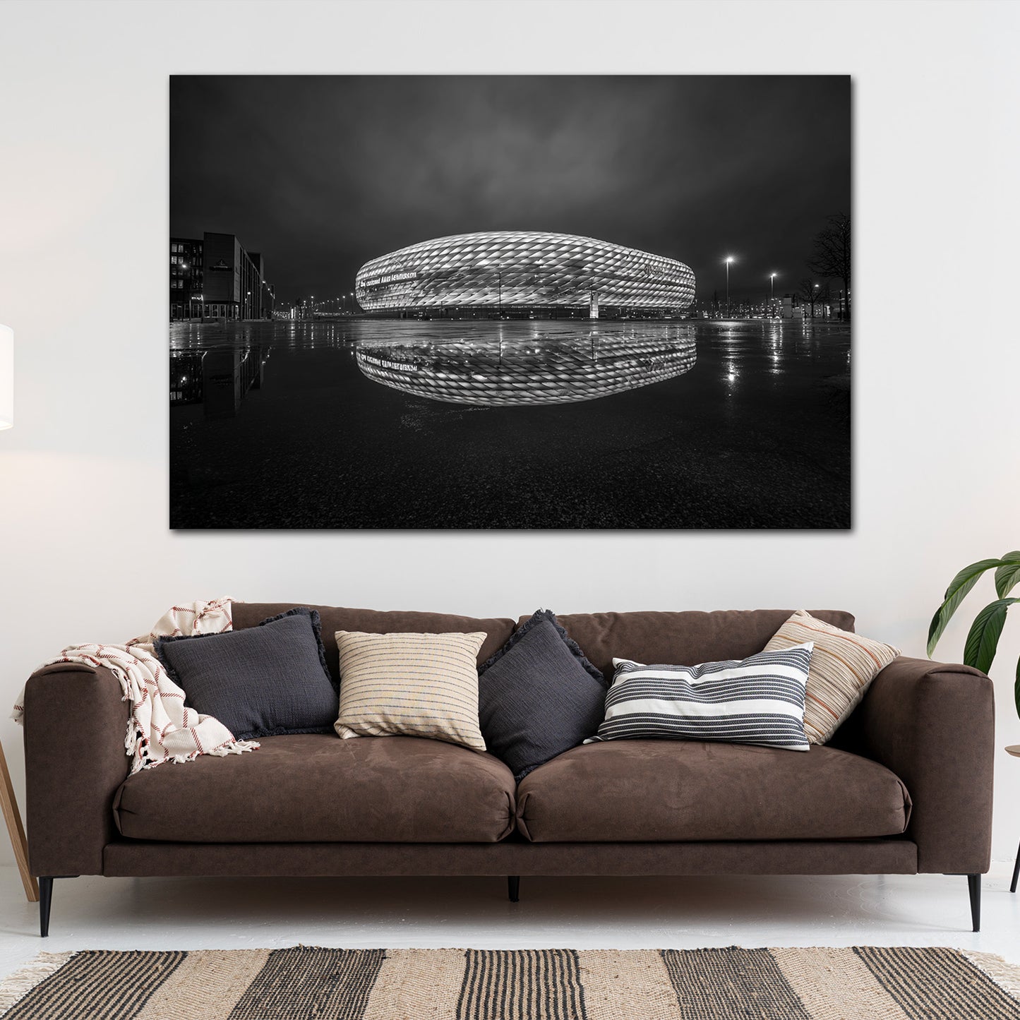 Fußballarena München bei Nacht schwarz weiß Wandbild